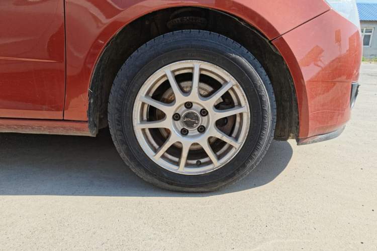 Used Skoda Fabia 2011 1.4L Manual Crystal Edition Right Front Wheel Hub