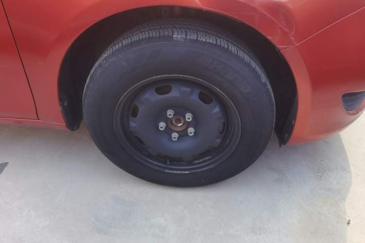 Used Skoda Fabia 2011 1.4L Automatic Crystal Edition Right Front Wheel Hub