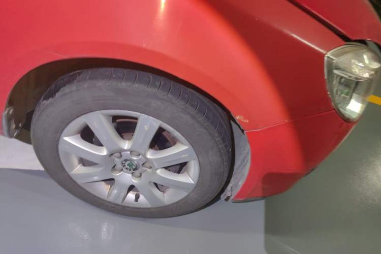 Used Skoda Fabia 2011 1.4L Automatic Crystal Edition Right Front Wheel Hub