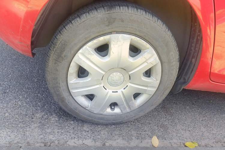 Used Skoda Fabia 2011 1.4L Automatic Crystal Edition Right Front Wheel Hub