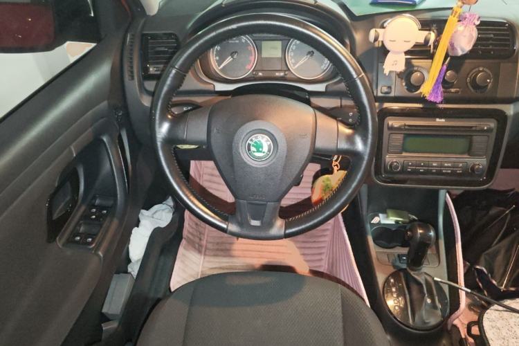 Used Skoda Fabia 2011 1.6L Automatic Cool Black Edition Steering Wheel