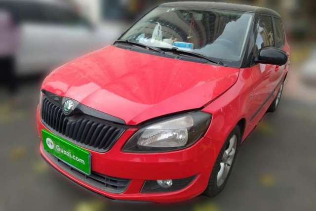 Skoda Fabia 2011 1.6L Automatic Cool Black Edition مستعملة