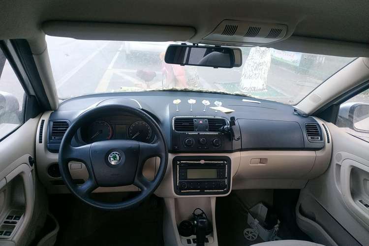 Used Skoda Fabia 2011 1.4L Automatic Crystal Edition Center Console