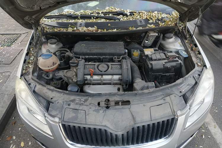 Used Skoda Fabia 2011 1.4L Automatic Crystal Edition Engine Bay