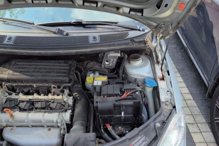 Used Skoda Fabia 2011 1.4L Automatic Crystal Edition Engine Bay Left