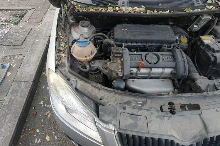 Used Skoda Fabia 2011 1.4L Automatic Crystal Edition Engine Bay Right