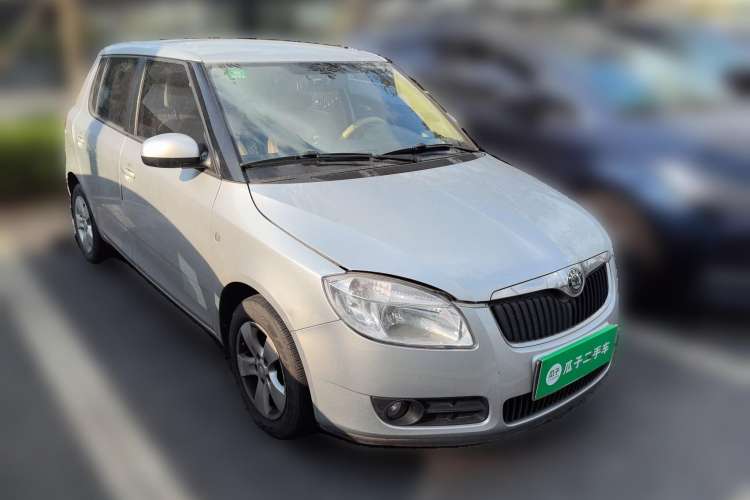 Used Skoda Fabia 2011 1.4L Automatic Crystal Edition Front Right 45 Deg