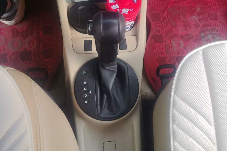 Used Skoda Fabia 2011 1.4L Automatic Crystal Edition Gear Lever