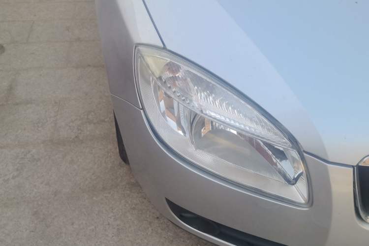 Used Skoda Fabia 2011 1.4L Automatic Crystal Edition Right Front Headlight