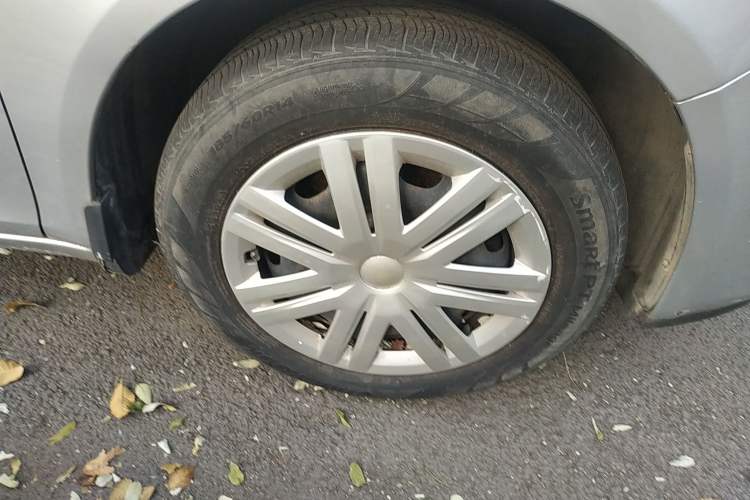 Used Skoda Fabia 2011 1.4L Automatic Crystal Edition Right Front Wheel Hub