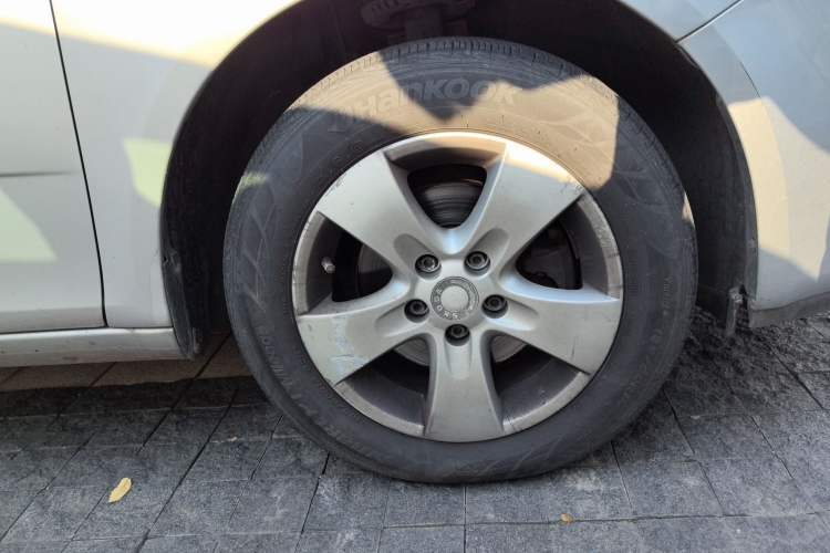 Used Skoda Fabia 2011 1.4L Automatic Crystal Edition Right Front Wheel Hub