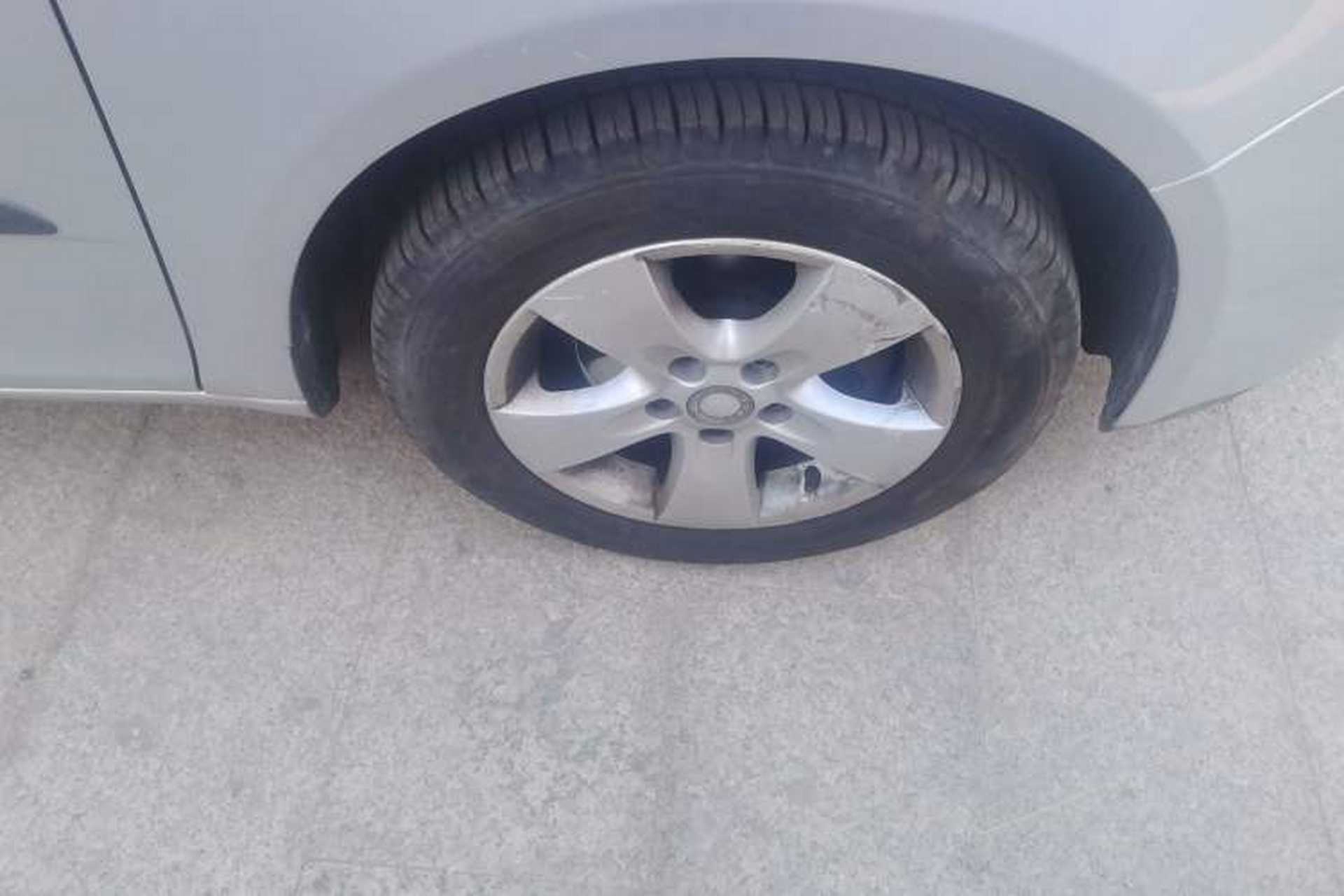 Used Skoda Fabia 2011 1.4L Automatic Crystal Edition Right Front Wheel Hub