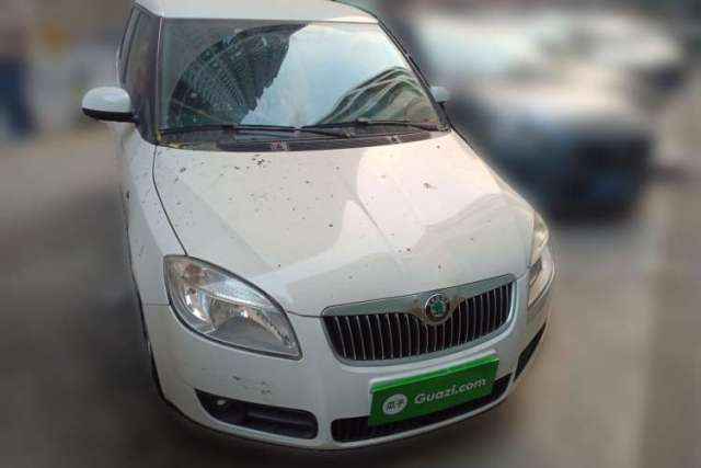 Skoda Fabia 2011 1.4L Automatic Crystal Edition مستعملة