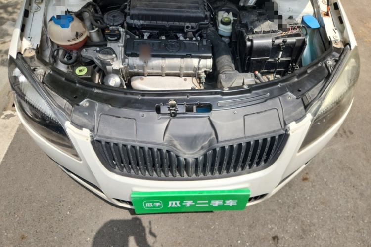 Used Skoda Fabia 2011 1.6L Automatic Cool Black Edition Engine Bay