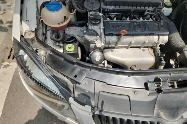 Used Skoda Fabia 2011 1.6L Automatic Cool Black Edition Engine Bay Right