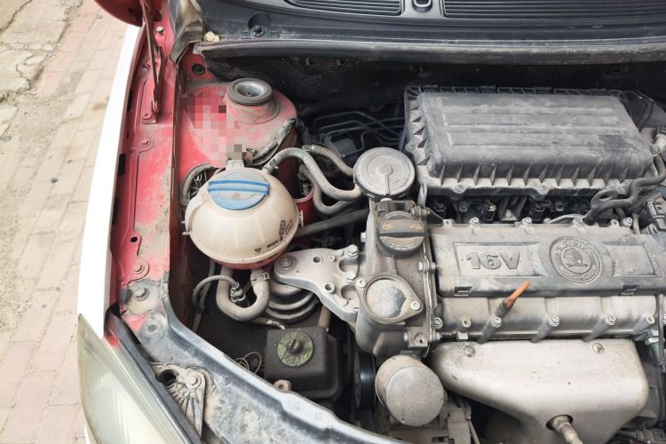 Used Skoda Fabia 2011 1.6L Automatic Cool Black Edition Engine Bay Right