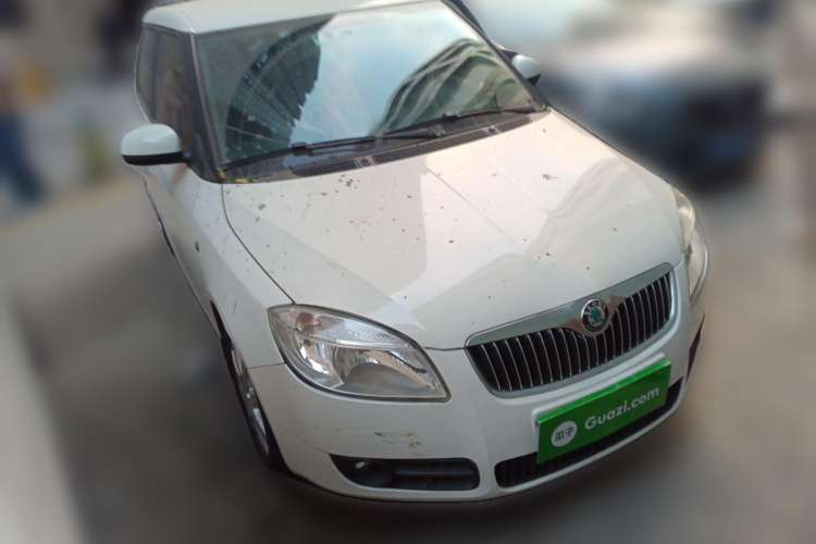 Used Skoda Fabia 2011 1.4L Automatic Crystal Edition Front Right 45 Deg