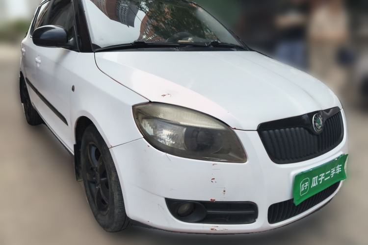 Used Skoda Fabia 2011 1.6L Automatic Cool Black Edition Front Right 45 Deg