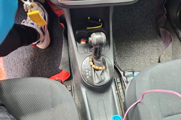 Used Skoda Fabia 2011 1.6L Automatic Cool Black Edition Gear Lever