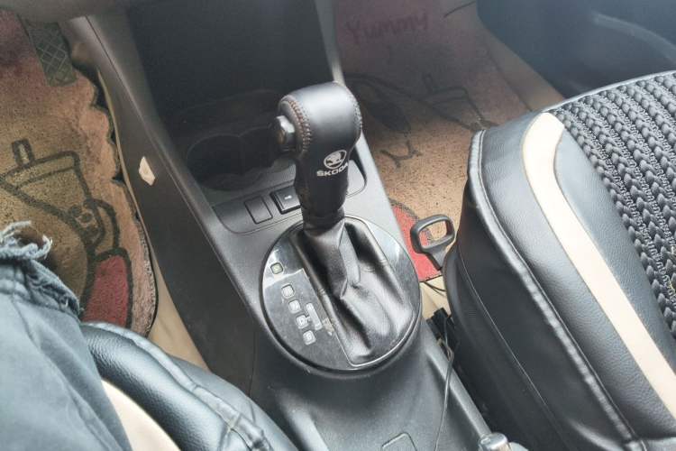 Used Skoda Fabia 2011 1.6L Automatic Cool Black Edition Gear Lever