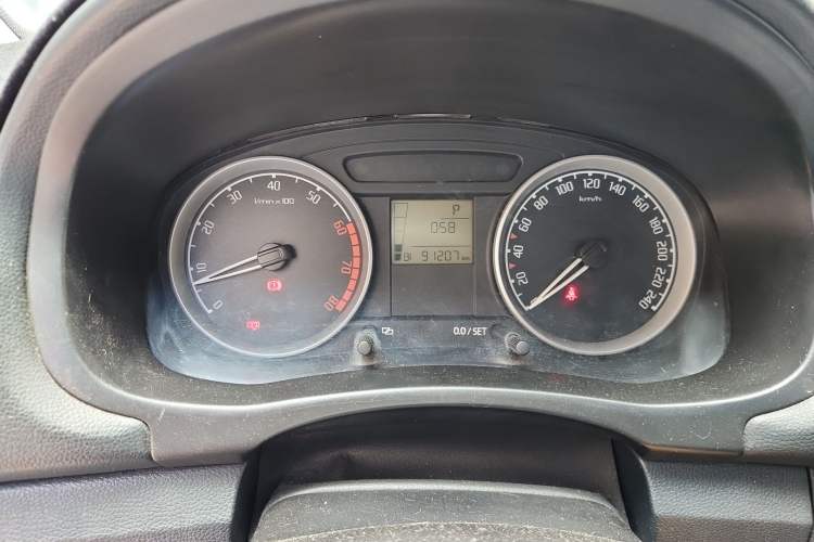 Used Skoda Fabia 2011 1.6L Automatic Cool Black Edition Odometer Close Up
