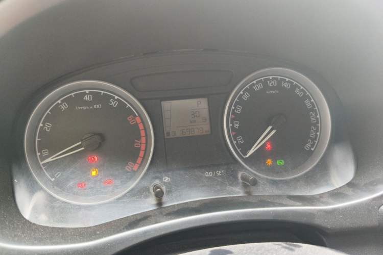 Used Skoda Fabia 2011 1.6L Automatic Cool Black Edition Odometer Close Up