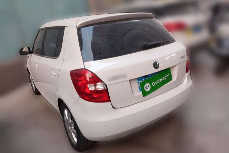Used Skoda Fabia 2011 1.4L Automatic Crystal Edition Rear Left 45 Deg