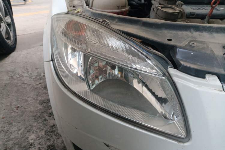 Used Skoda Fabia 2011 1.4L Automatic Crystal Edition Right Front Headlight