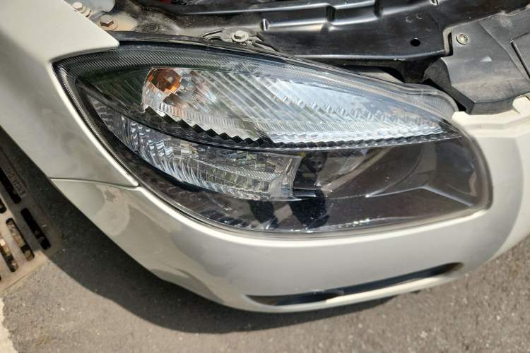Used Skoda Fabia 2011 1.6L Automatic Cool Black Edition Right Front Headlight