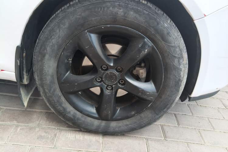 Used Skoda Fabia 2011 1.6L Automatic Cool Black Edition Right Front Wheel Hub