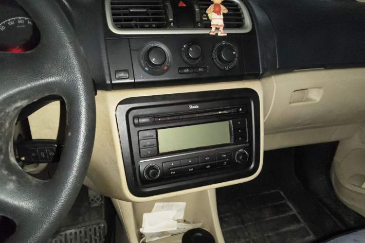 Used Skoda Fabia 2011 1.4L Manual Crystal Edition Audio And AC Panel