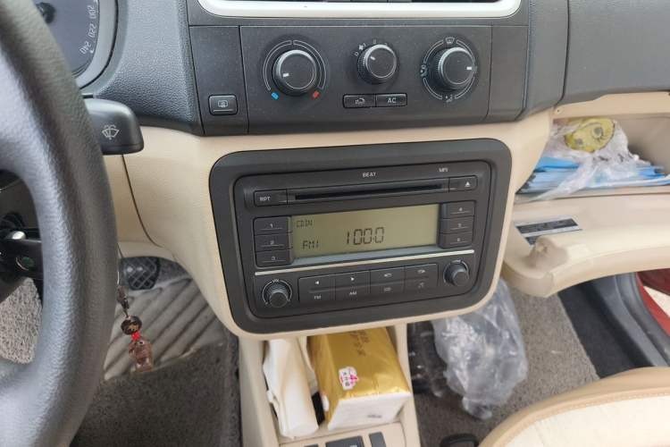 Used Skoda Fabia 2011 1.4L Manual Crystal Edition Audio And AC Panel