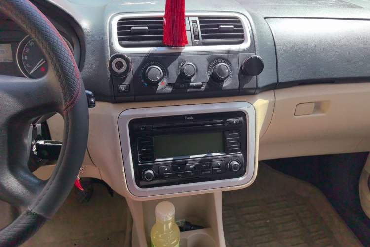 Used Skoda Fabia 2011 1.4L Manual Crystal Edition Audio And AC Panel
