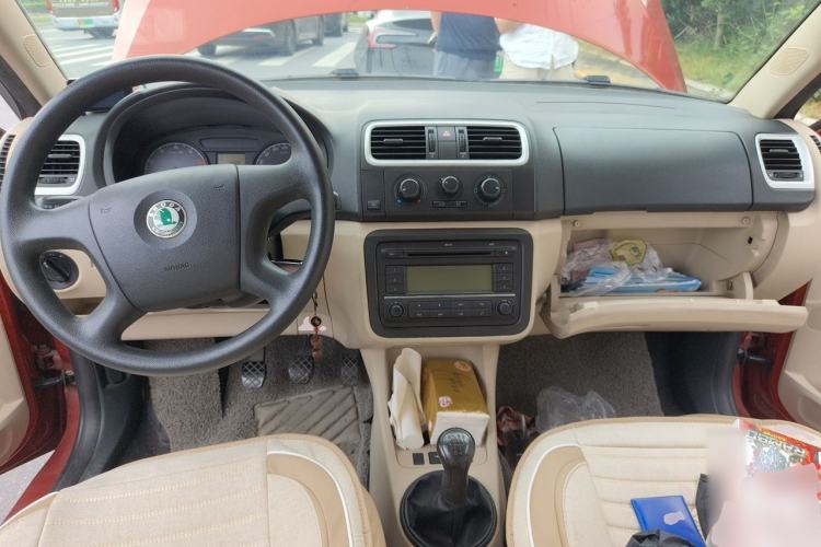 Used Skoda Fabia 2011 1.4L Manual Crystal Edition Center Console