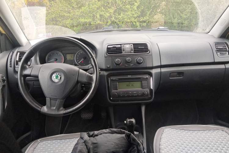 Used Skoda Fabia 2011 1.6L Automatic Cool Black Edition Center Console