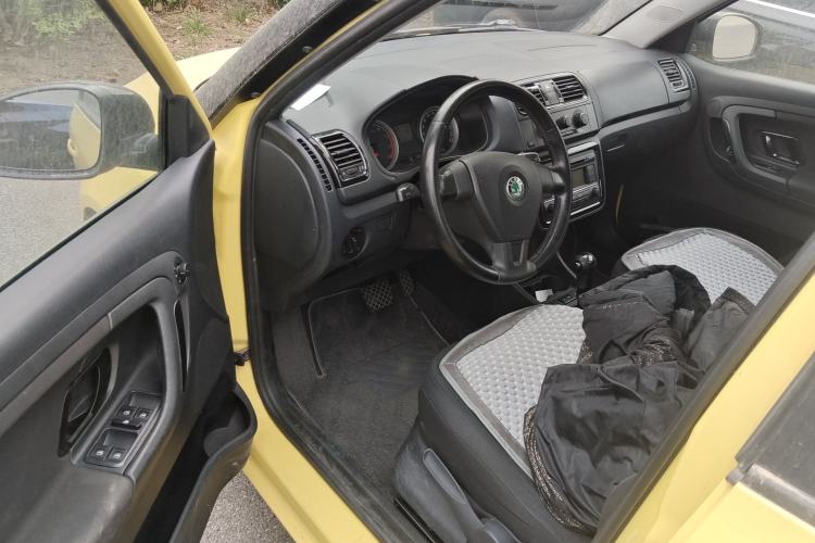 Used Skoda Fabia 2011 1.6L Automatic Cool Black Edition Driver Seat
