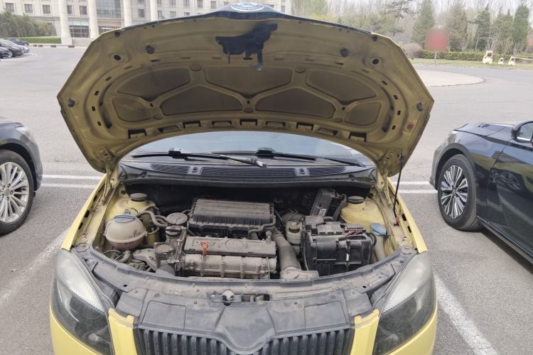 Used Skoda Fabia 2011 1.6L Automatic Cool Black Edition Engine Bay