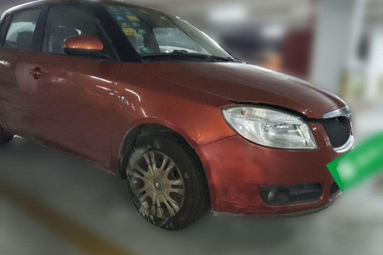 Used Skoda Fabia 2011 1.4L Manual Crystal Edition Front Right 45 Deg