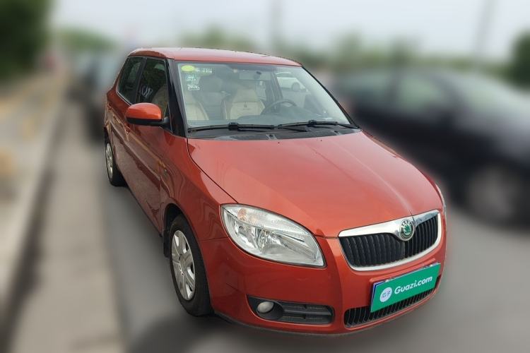 Used Skoda Fabia 2011 1.4L Manual Crystal Edition Front Right 45 Deg
