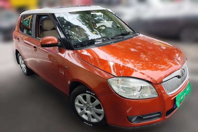 Used Skoda Fabia 2011 1.6L Automatic Crystal Edition Front Right 45 Deg