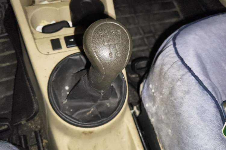 Used Skoda Fabia 2011 1.4L Manual Crystal Edition Gear Lever