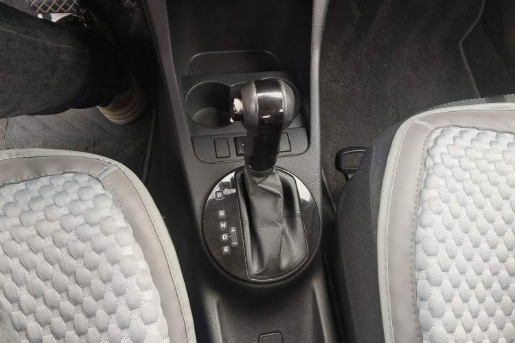 Used Skoda Fabia 2011 1.6L Automatic Cool Black Edition Gear Lever