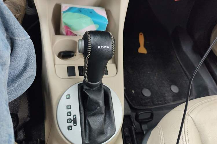 Used Skoda Fabia 2011 1.6L Automatic Crystal Edition Gear Lever