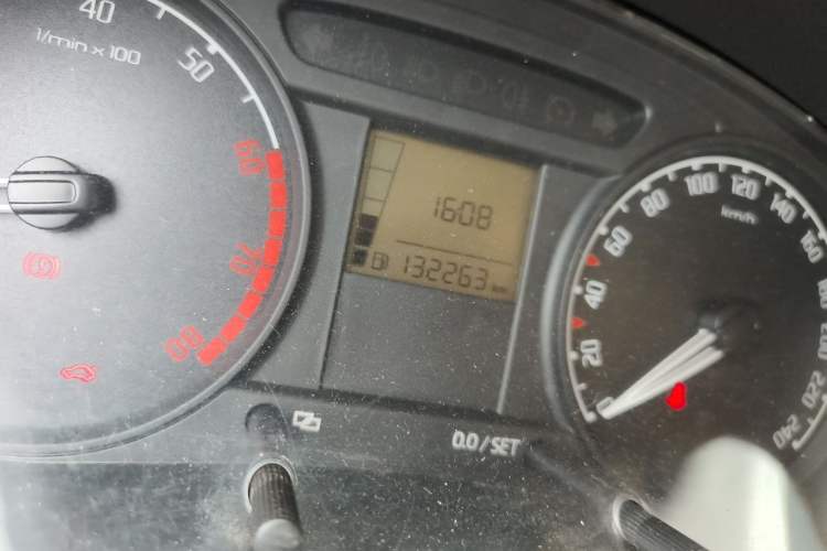 Used Skoda Fabia 2011 1.4L Manual Crystal Edition Odometer Close Up