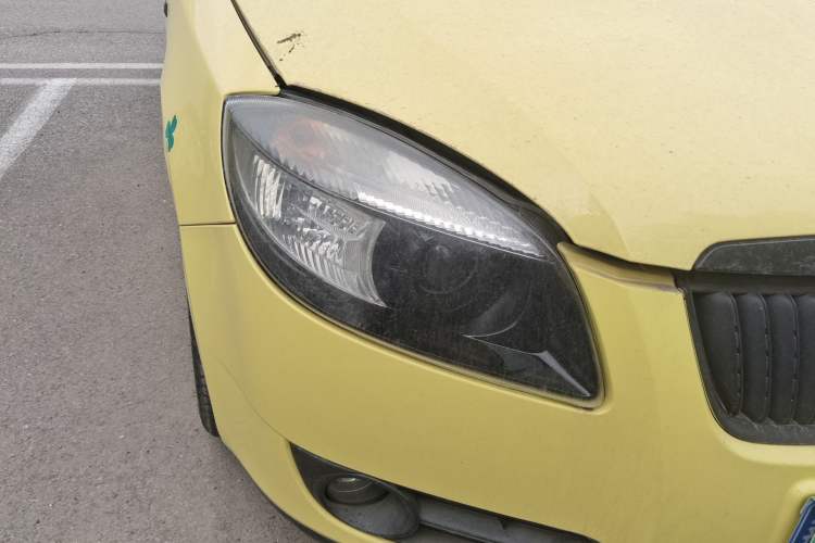 Used Skoda Fabia 2011 1.6L Automatic Cool Black Edition Right Front Headlight