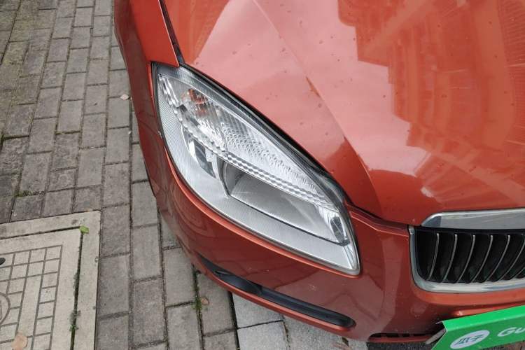 Used Skoda Fabia 2011 1.4L Manual Crystal Edition Right Front Headlight