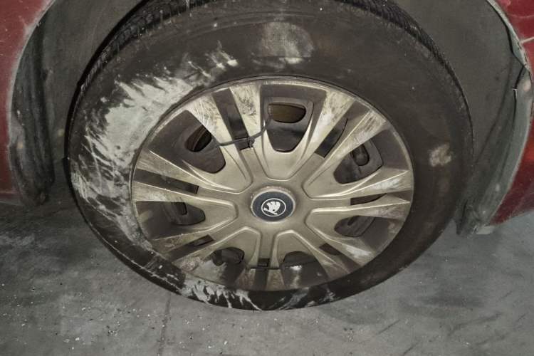 Used Skoda Fabia 2011 1.4L Manual Crystal Edition Right Front Wheel Hub