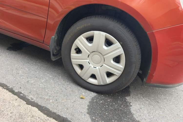 Used Skoda Fabia 2011 1.4L Manual Crystal Edition Right Front Wheel Hub