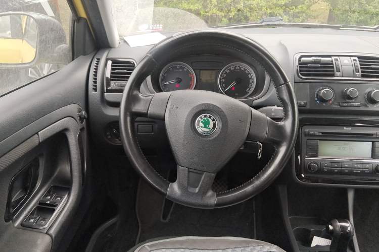 Used Skoda Fabia 2011 1.6L Automatic Cool Black Edition Steering Wheel