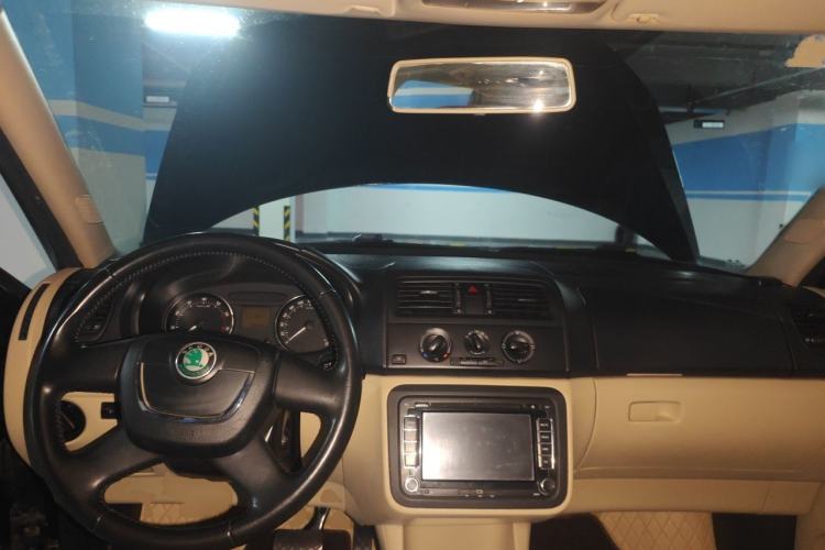 Used Skoda Fabia 2012 1.6L Scout Center Console